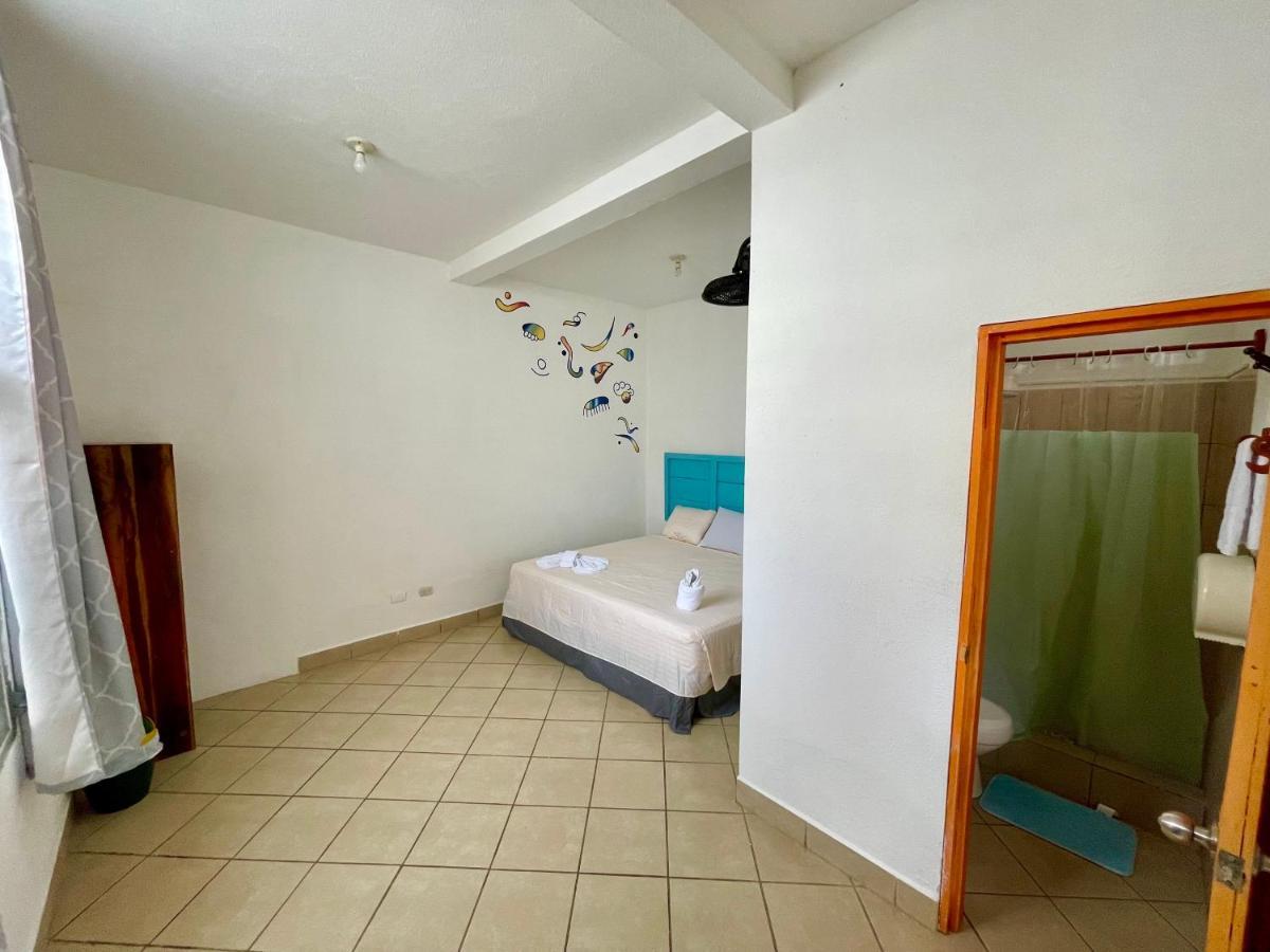 Hostal Inn 2 Флорес Екстериор снимка