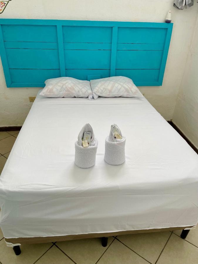 Hostal Inn 2 Флорес Екстериор снимка