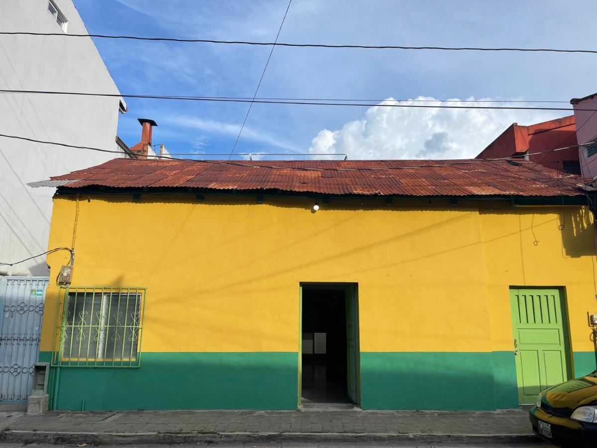 Hostal Inn 2 Флорес Екстериор снимка