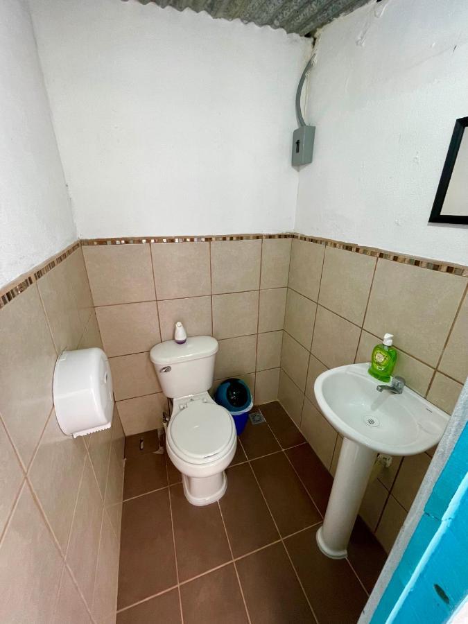 Hostal Inn 2 Флорес Екстериор снимка