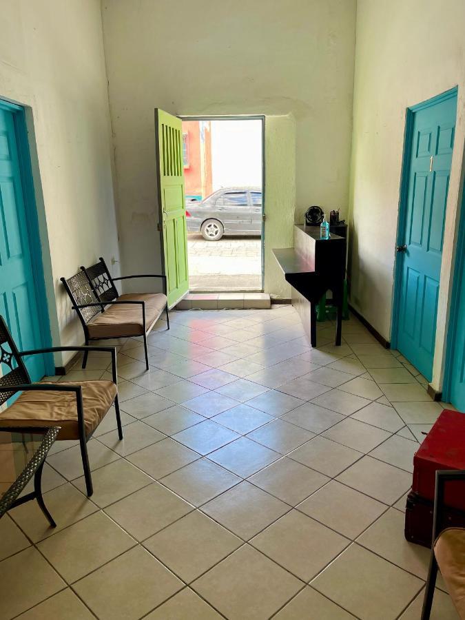 Hostal Inn 2 Флорес Екстериор снимка