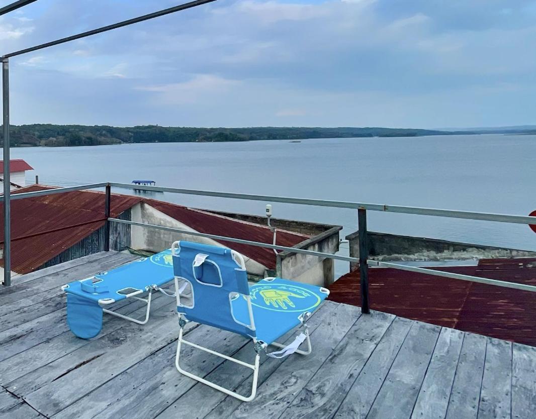 Hostal Inn 2 Флорес Екстериор снимка
