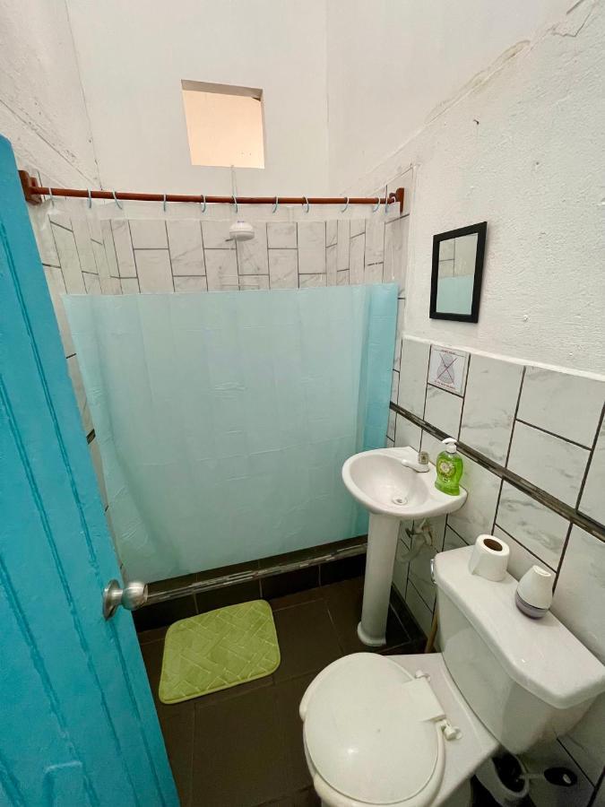Hostal Inn 2 Флорес Екстериор снимка