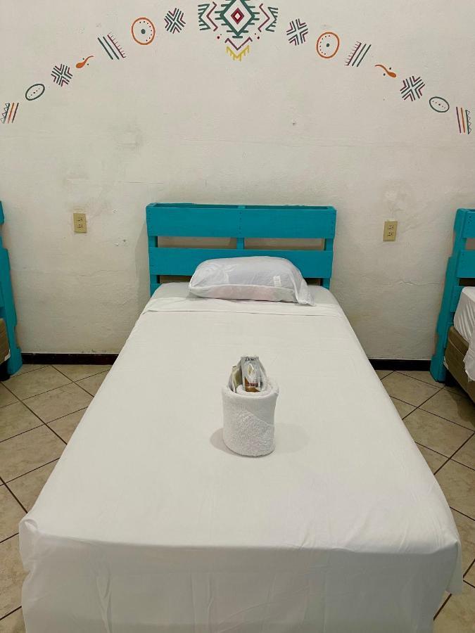 Hostal Inn 2 Флорес Екстериор снимка