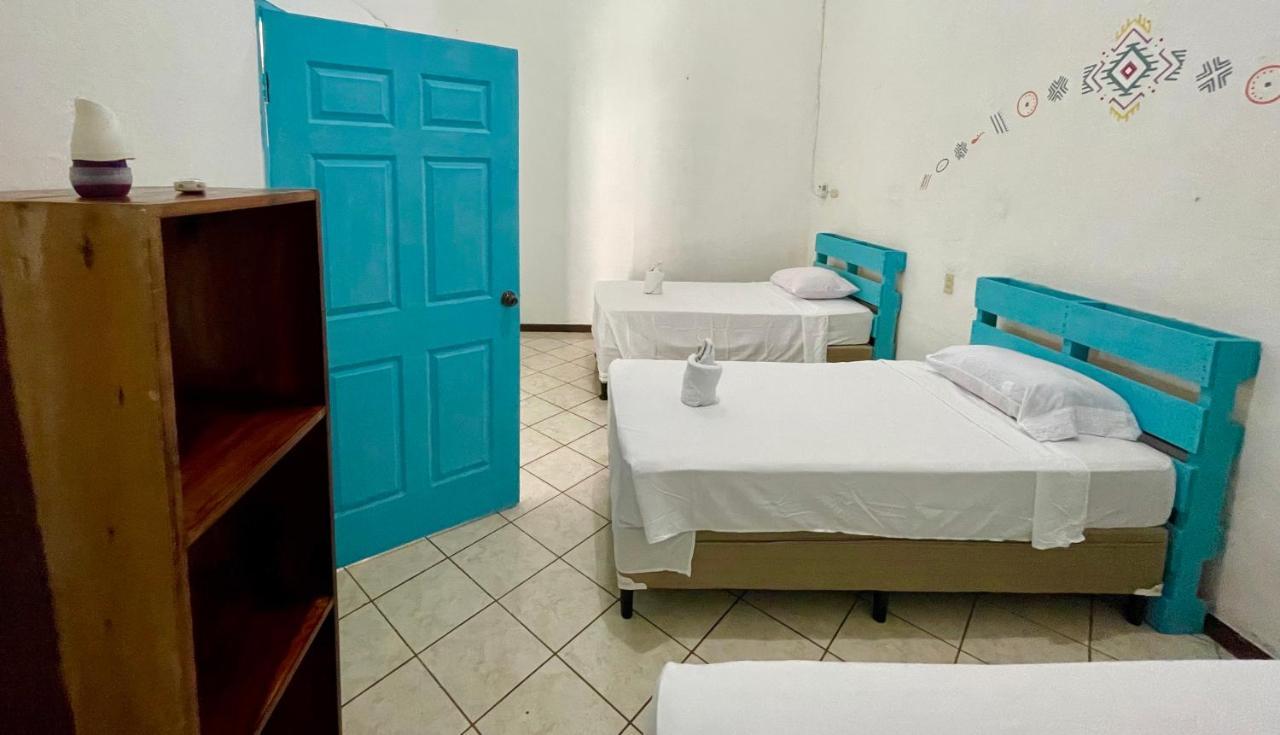 Hostal Inn 2 Флорес Екстериор снимка