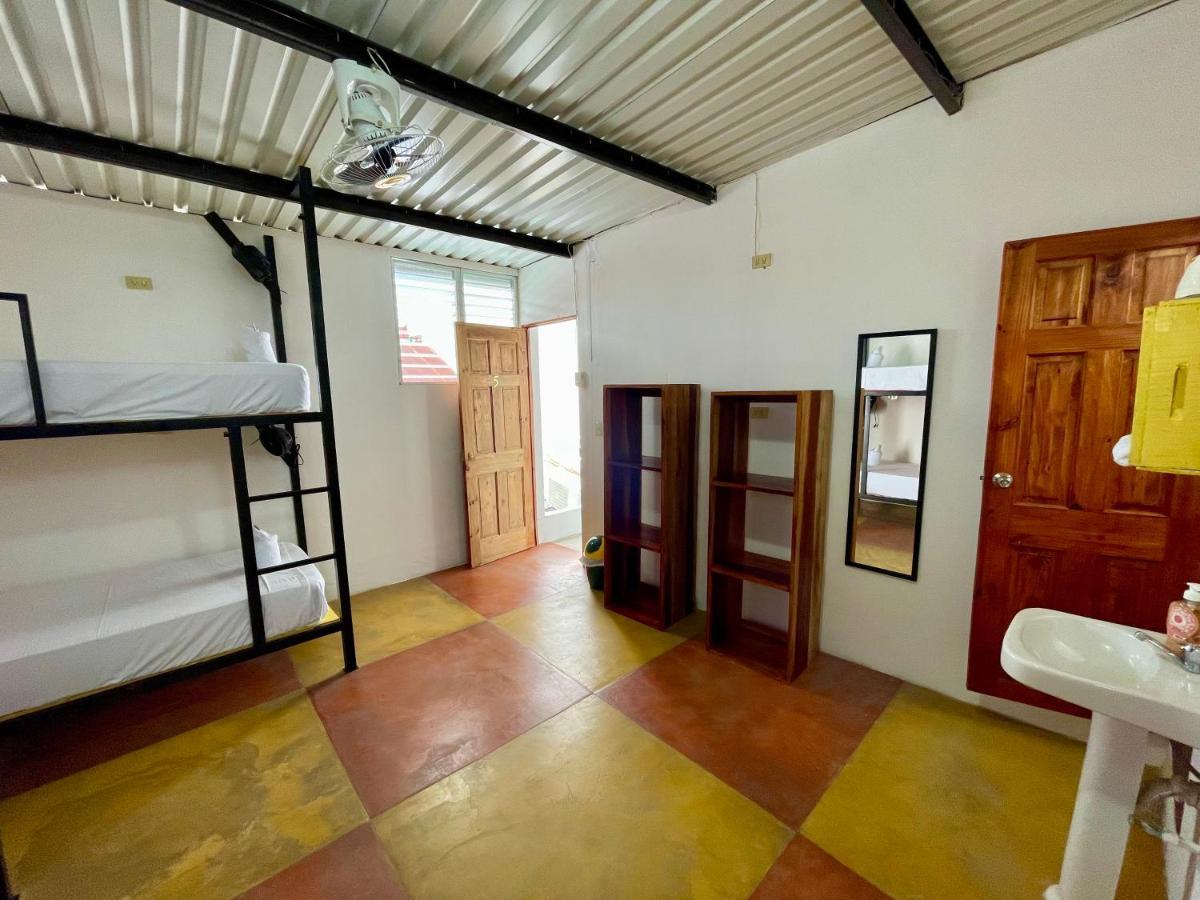 Hostal Inn 2 Флорес Екстериор снимка